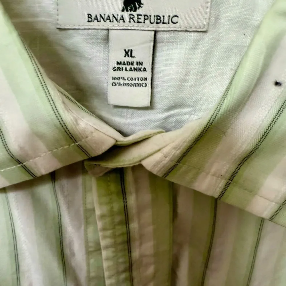 Banana Republic Men’s Button Down Light Color W/horizontal Light Green Strips